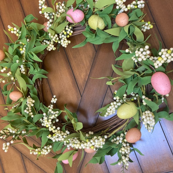 Spring Easter Egg Wreath - Picture 1 of 11